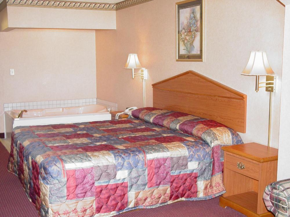 King Room - Non-Smoking interior